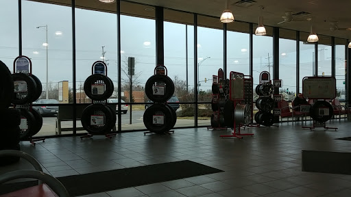 Tire Shop «Discount Tire Store - Algonquin, IL», reviews and photos, 2341 W Algonquin Rd, Algonquin, IL 60102, USA