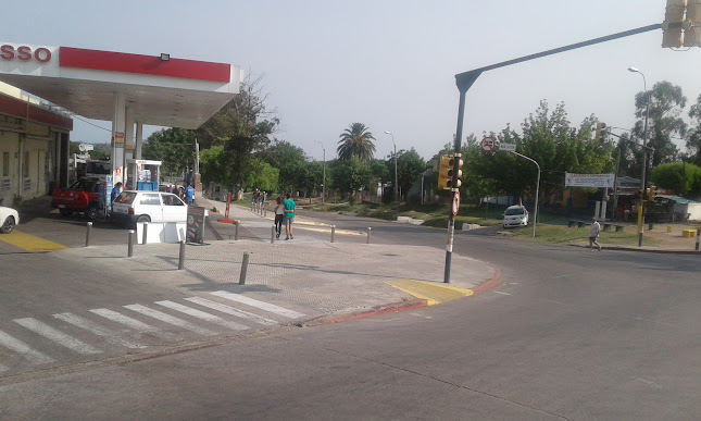 Opiniones de Axion Paso de la arena en Las Piedras - Gasolinera