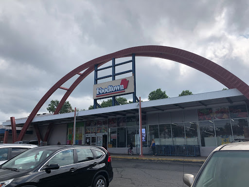 Grocery Store «Foodtown of New Brunswick», reviews and photos, 20 Elizabeth St, New Brunswick, NJ 08901, USA