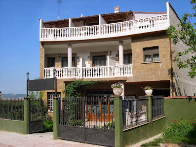 Hotel Asador El Castillo C. el Pinar, 46, 31251 Larraga, Navarra, España