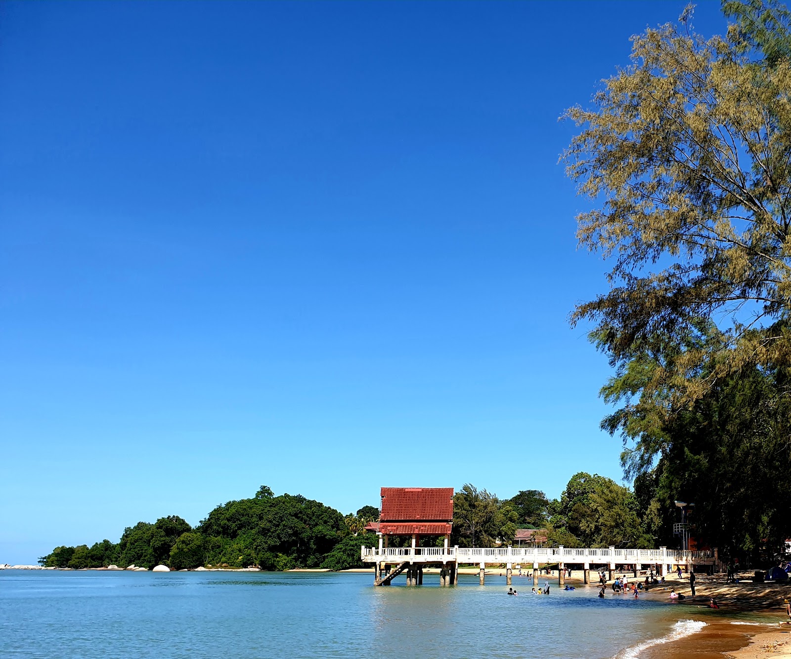 Photo de Tanjung Bidara Beach zone des équipements