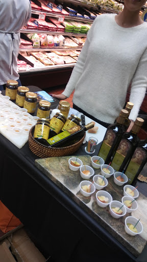 Produce Market «Morse Fresh Market», reviews and photos, 1430 W Morse Ave, Chicago, IL 60626, USA