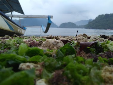 Anjungan Kapal Pasir Putih Trenggalek