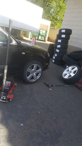 Tire Shop «Discount Tire Store - Clackamas, OR», reviews and photos, 8380 SE Sunnyside Rd, Clackamas, OR 97015, USA