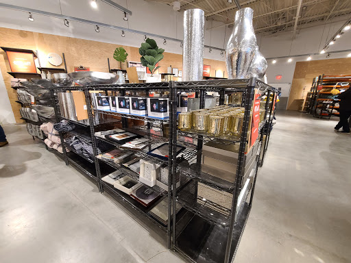 Outlet Store «west elm Outlet», reviews and photos, 1770 W Main St #301, Riverhead, NY 11901, USA