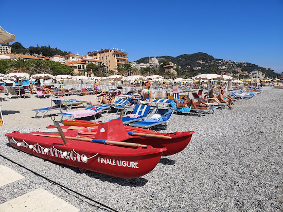 Spiaggia libera Attrezzata