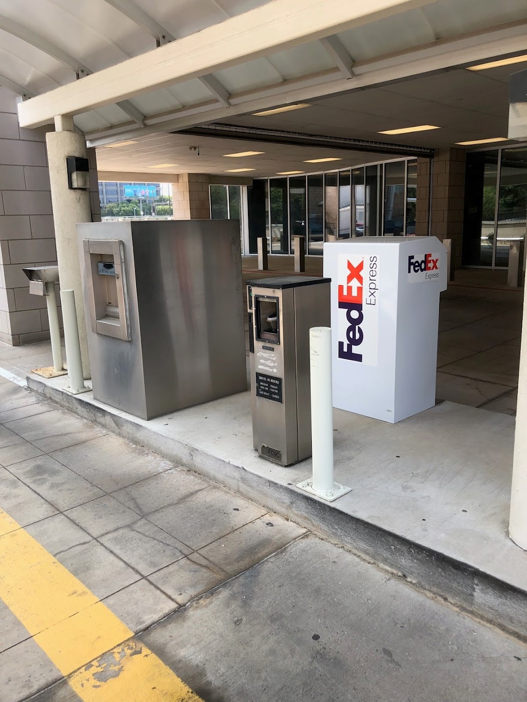 UMB Bank (with drive-thru services)