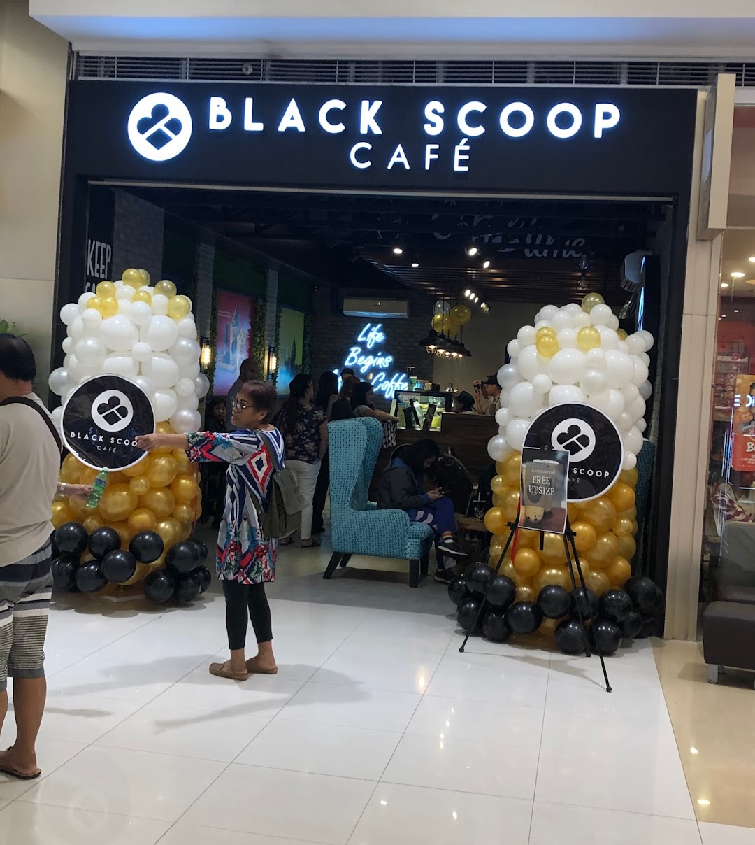 Black scoop cafe