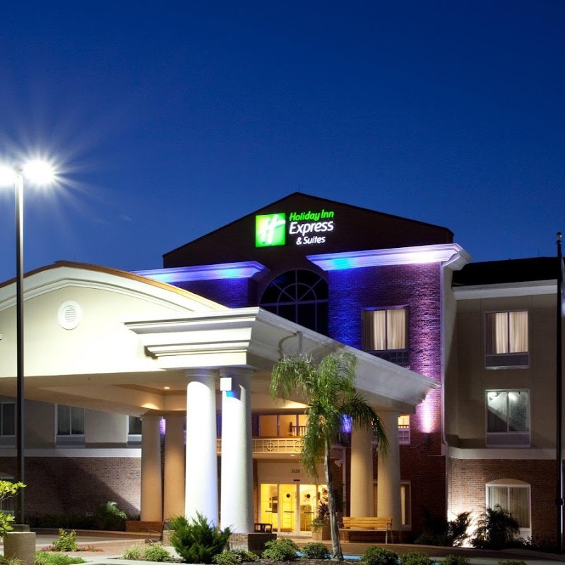 Holiday Inn Express & Suites Spring Hill, an IHG Hotel