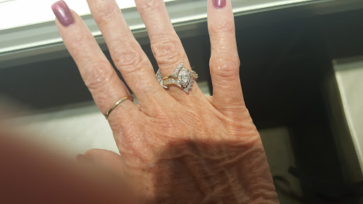 Jewelry Store «Helzberg Diamonds», reviews and photos, 1230 Town East Mall, Mesquite, TX 75150, USA