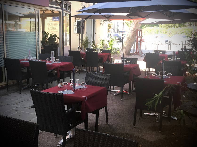 La Régalade cuisine française&Italienne, produits frais, fait maison, karaoke, soirée dansante et soirée à thème à La Seyne-sur-Mer