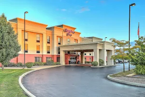 Hampton Inn Batavia image