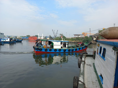 Service boat arung samudra