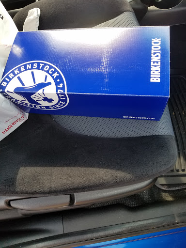 Shoe Store «Famous Footwear», reviews and photos, 13153 Ridgedale Dr, Minnetonka, MN 55305, USA