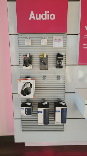 Cell Phone Store «T-Mobile», reviews and photos, 4203 Harrison Blvd, Ogden, UT 84403, USA
