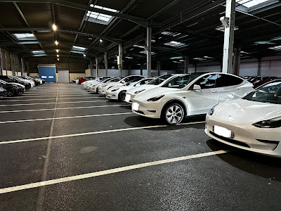 Tesla Delivery Hub à Seclin