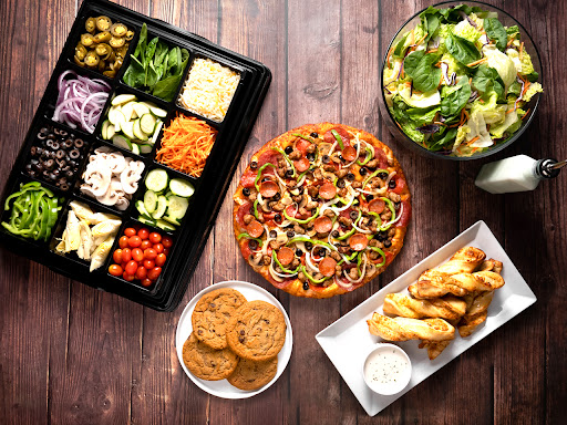 Pizza Restaurant «Round Table Pizza», reviews and photos, 1359 Washington Ave, San Leandro, CA 94577, USA