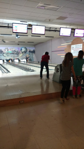 Bowling Alley «Striking Lanes Bowling», reviews and photos, 1535 Old Us 23, Hartland, MI 48353, USA