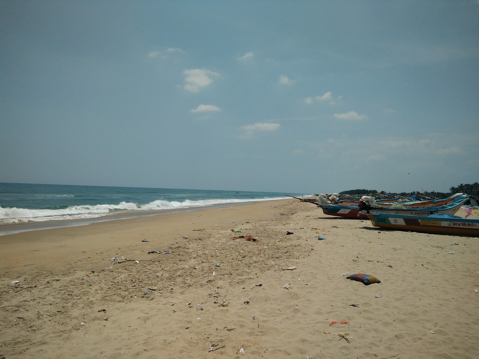 Photo de Veerampattinam Beach - endroit populaire parmi les connaisseurs de la détente