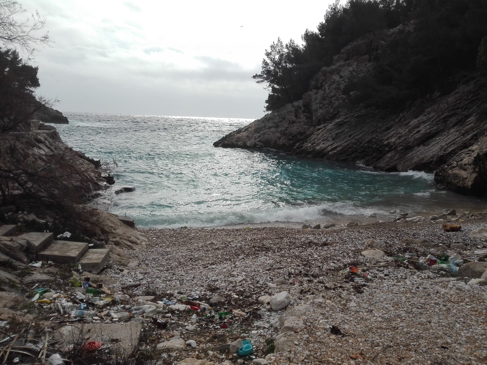 Foto af Pupnat beach med hvid sten overflade