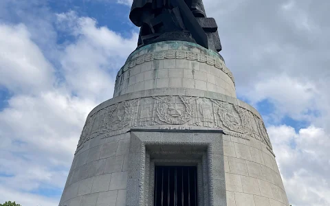 Soviet War Memorial Treptow image