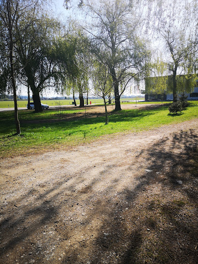 Park s klopcami letališče Levec
