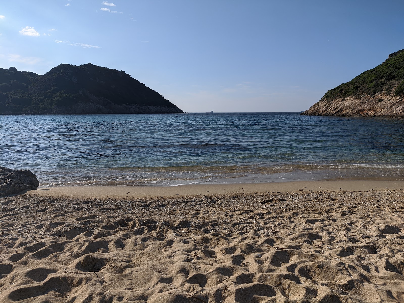 Foto von Pirate beach befindet sich in natürlicher umgebung