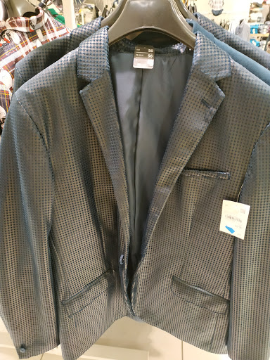 Stores to buy women's trench coats Paris