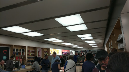 Computer Store «Apple Columbia», reviews and photos, 10300 Little Patuxent Pkwy, Columbia, MD 21044, USA