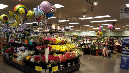 Grocery Store «Quality Food Center», reviews and photos, 1009 Monroe Ave, Enumclaw, WA 98022, USA