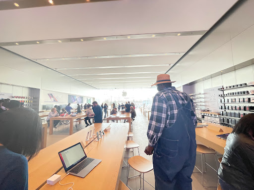 Computer Store «Apple Eton», reviews and photos, 28849 Chagrin Blvd, Woodmere, OH 44122, USA