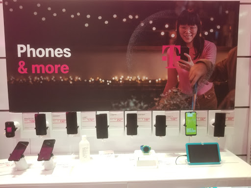 Cell Phone Store «T-Mobile», reviews and photos, 4021 W 167th St, Country Club Hills, IL 60478, USA
