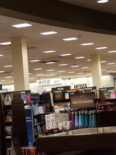 Book Store «Barnes & Noble Booksellers South Corona», reviews and photos, 2470 Tuscany St #101, Corona, CA 92881, USA