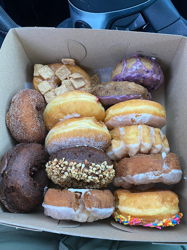 Donut Shop «Apple Fritter Donut Shop», reviews and photos, 741 E 9 Mile Rd, Ferndale, MI 48220, USA