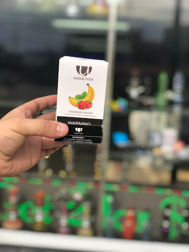 Tobacco Shop «18 Plus Vape & Shop», reviews and photos, 4037 Broadway, Kansas City, MO 64111, USA