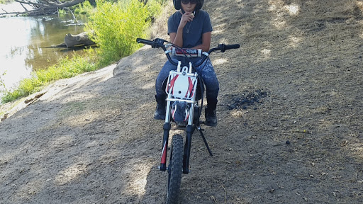 Sporting Goods Store «Big 5 Sporting Goods - Fresno (Shaw)», reviews and photos, 3022 W Shaw Ave, Fresno, CA 93711, USA