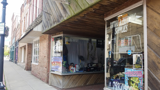 Tobacco Shop «The Glass House», reviews and photos, 536 W Tuscarawas Ave, Barberton, OH 44203, USA