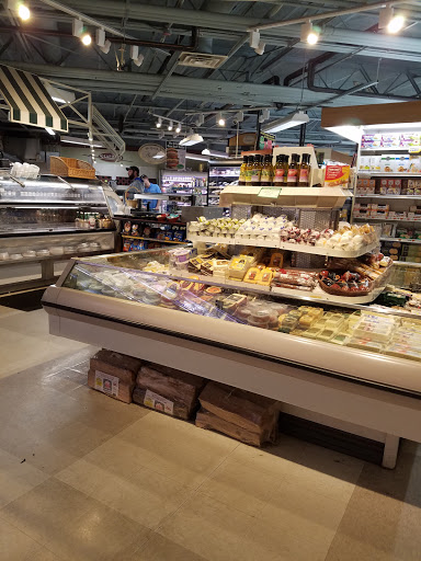 Supermarket «Mc Quade Supermarket», reviews and photos, 6 Clarke St, Jamestown, RI 02835, USA