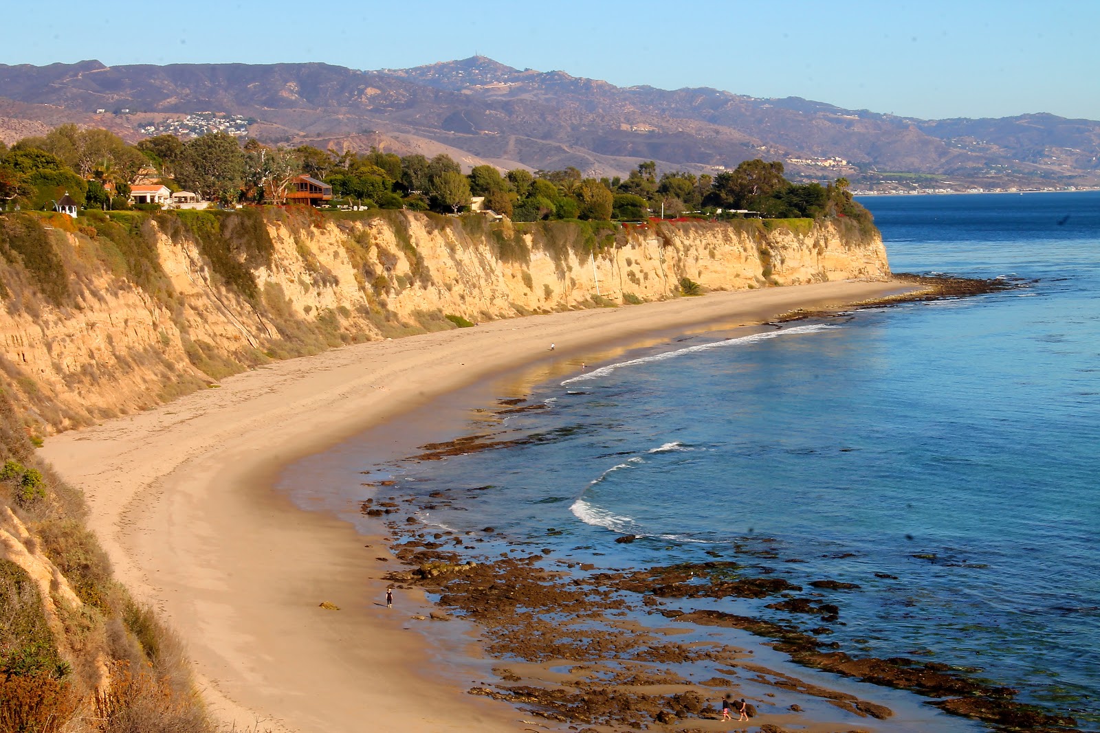 Big Dume Beach'in fotoğrafı düz ve uzun ile birlikte