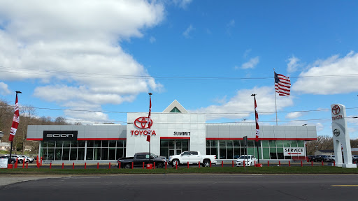 Toyota Dealer «Summit Toyota of Akron», reviews and photos, 1535 Vernon Odom Blvd, Akron, OH 44320, USA