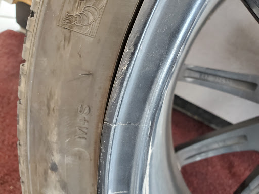 Tire Shop «Discount Tire Store - Sterling Heights, MI», reviews and photos, 8180 Metro Pkwy, Sterling Heights, MI 48312, USA