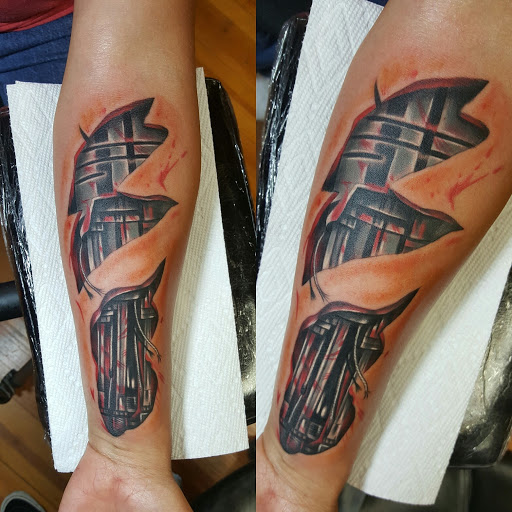 Tattoo Shop «Beautiful Sin Tattoos», reviews and photos, 245 N Queen St, Lancaster, PA 17603, USA