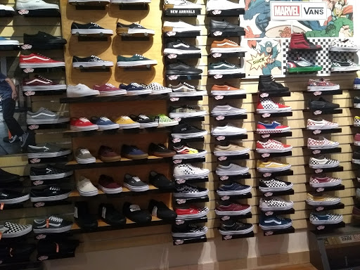 Shopping Mall «Emerald Square», reviews and photos, 999 S Washington St, North Attleborough, MA 02760, USA