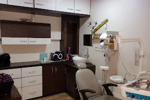 𝘿𝙍 𝙉𝙄𝙏𝙄𝙉 𝙎𝘼𝙋𝘼𝙏(Jadhav) Shri Sai Dental Clinic Braces and Implant Center image