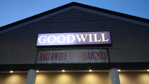 Thrift Store «Goodwill Silverdale», reviews and photos, 10001 Mickelberry Rd NW, Silverdale, WA 98383, USA