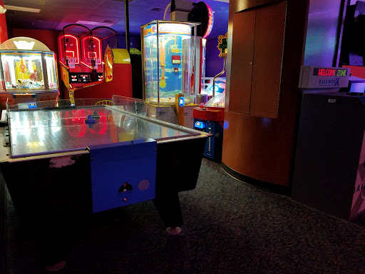 Bowling Alley «Brunswick Zone Glendale Heights», reviews and photos, 558 North Ave, Glendale Heights, IL 60139, USA