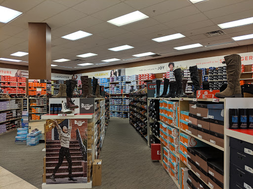 Famous Footwear, 1140 Harter Pkwy, Yuba City, CA 95993, USA, 