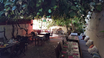 Chez Charlotte - Restaurant Aix en Provence - 32 Rue des Bernardines, 13100 Aix-en-Provence, France