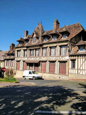 Square des Trois Moulins à Lyons-la-Forêt