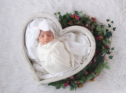 Shots By Stuti - Maternity, Newborn & Child Photography